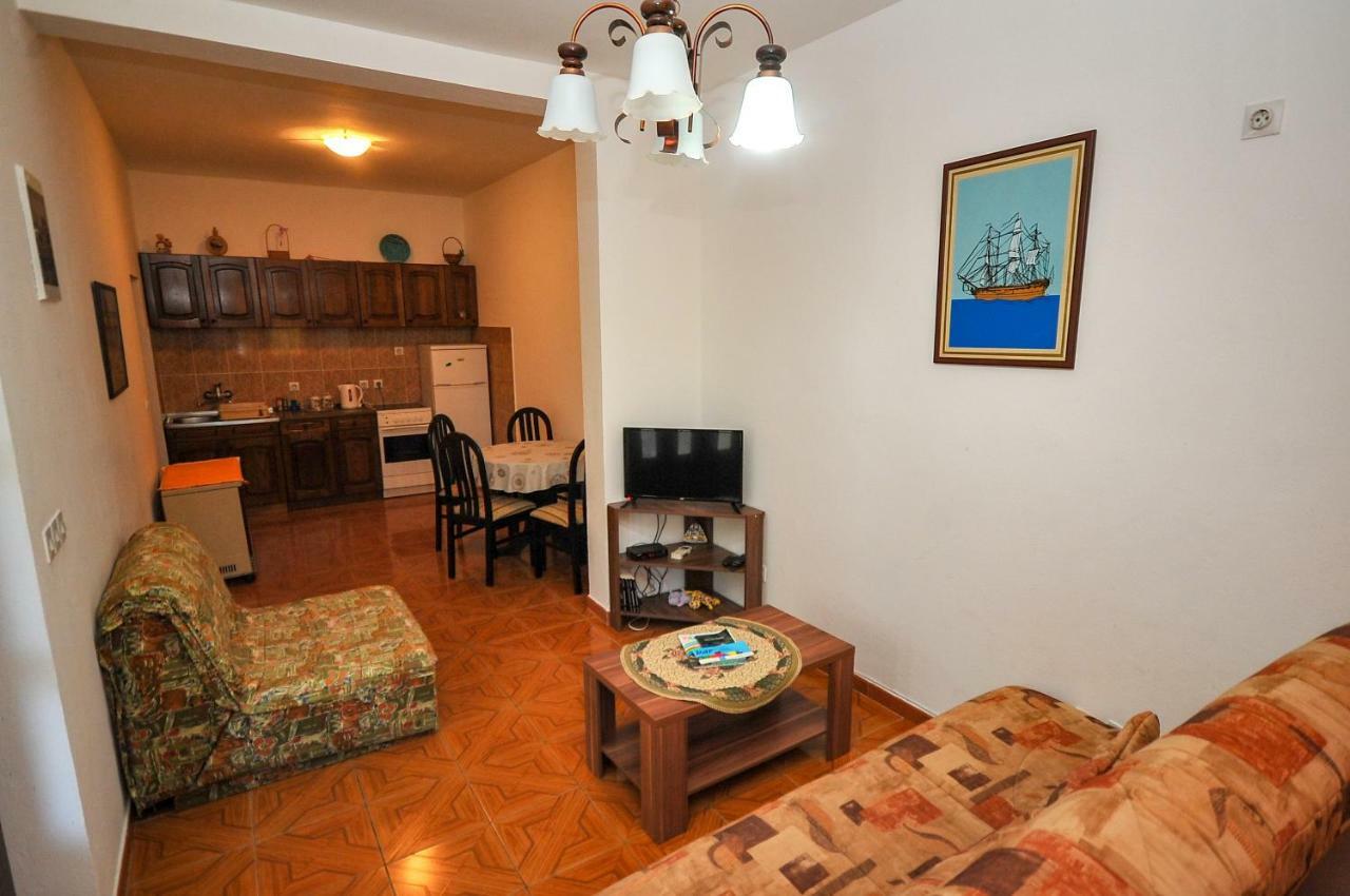 Apartments Kuc Бар Екстериор снимка