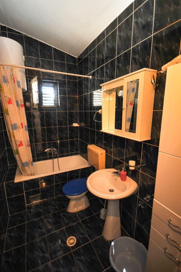 Apartments Kuc Бар Екстериор снимка