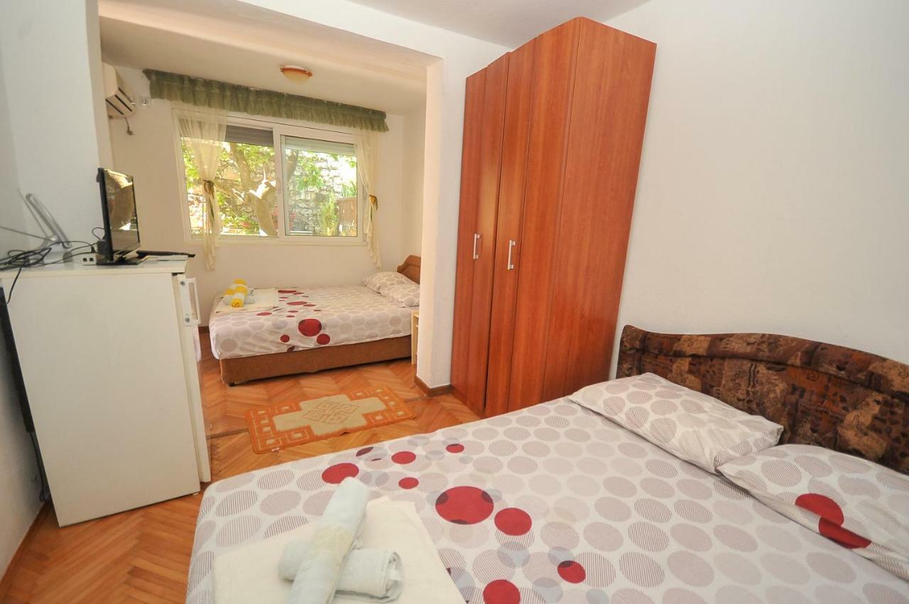 Apartments Kuc Бар Екстериор снимка